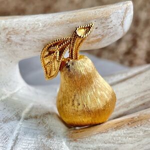 Vintage Mini Crown Trifari Golden Pear Pin Brooch 60s